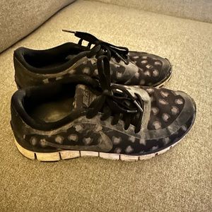 Used and well worn women’s Nike Free 5.0 running sneakers, size 7